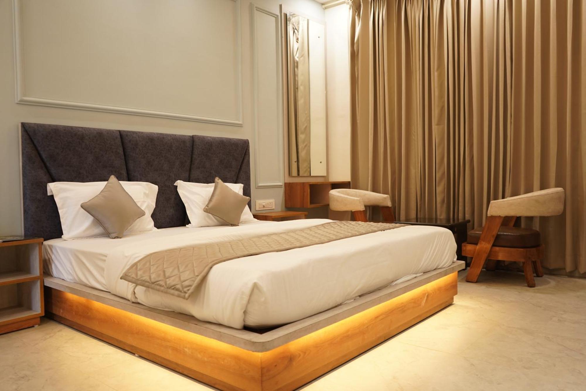 The Grand View Hotel Baijnāth Buitenkant foto